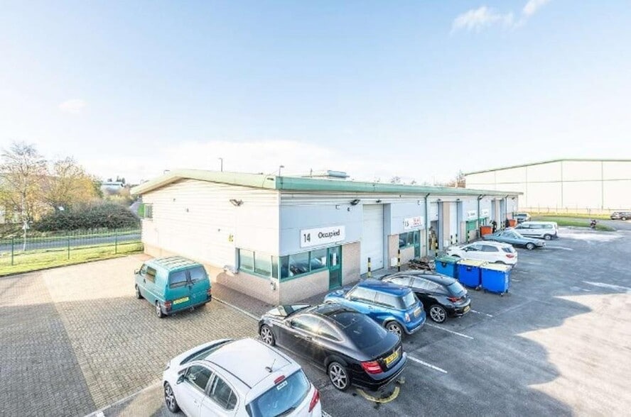 Lamplight Way, Manchester to rent - Building Photo - Image 3 of 4