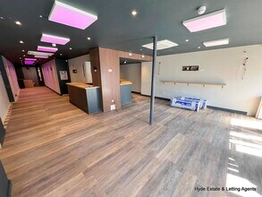 12 Bolton St, Bury to rent Interior Photo- Image 2 of 22