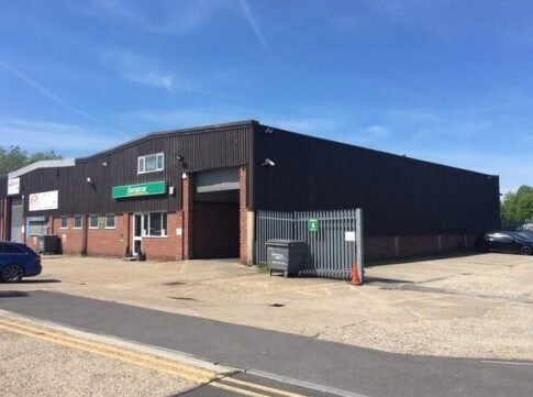 8-11 Fleming Rd, Newbury for sale - Primary Photo - Image 1 of 1