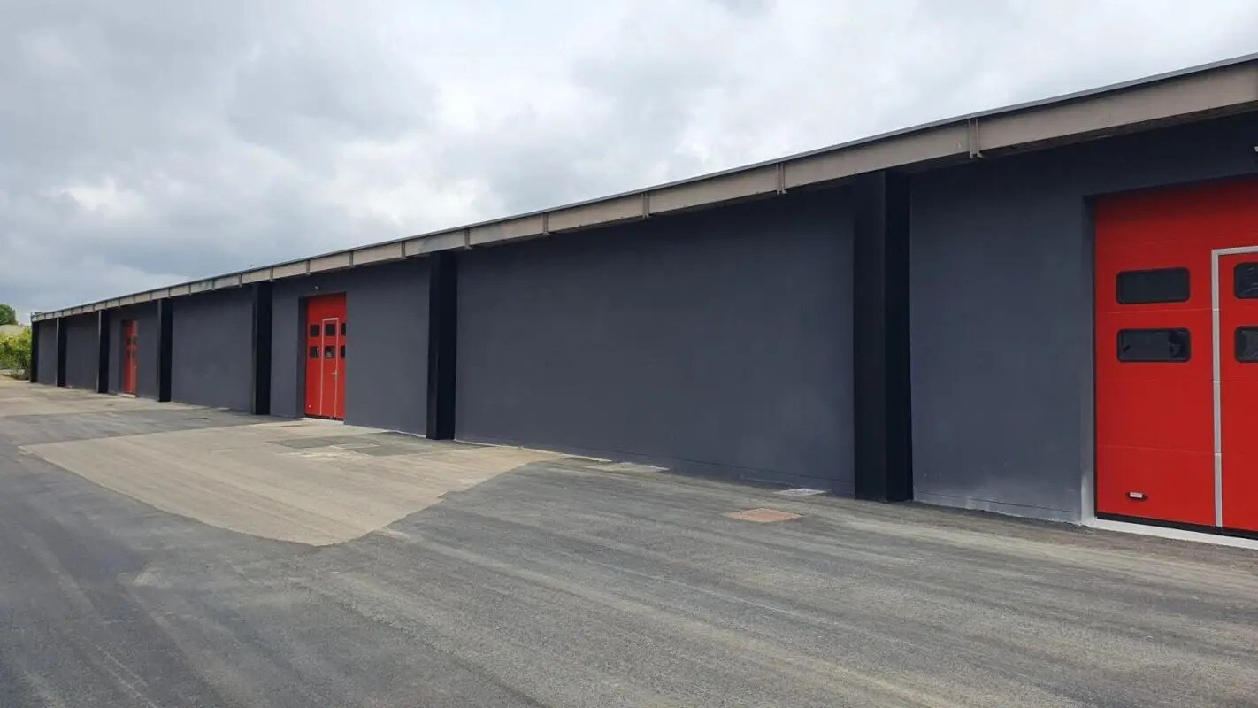 Light Industrial in Coignières for sale Building Photo- Image 1 of 6