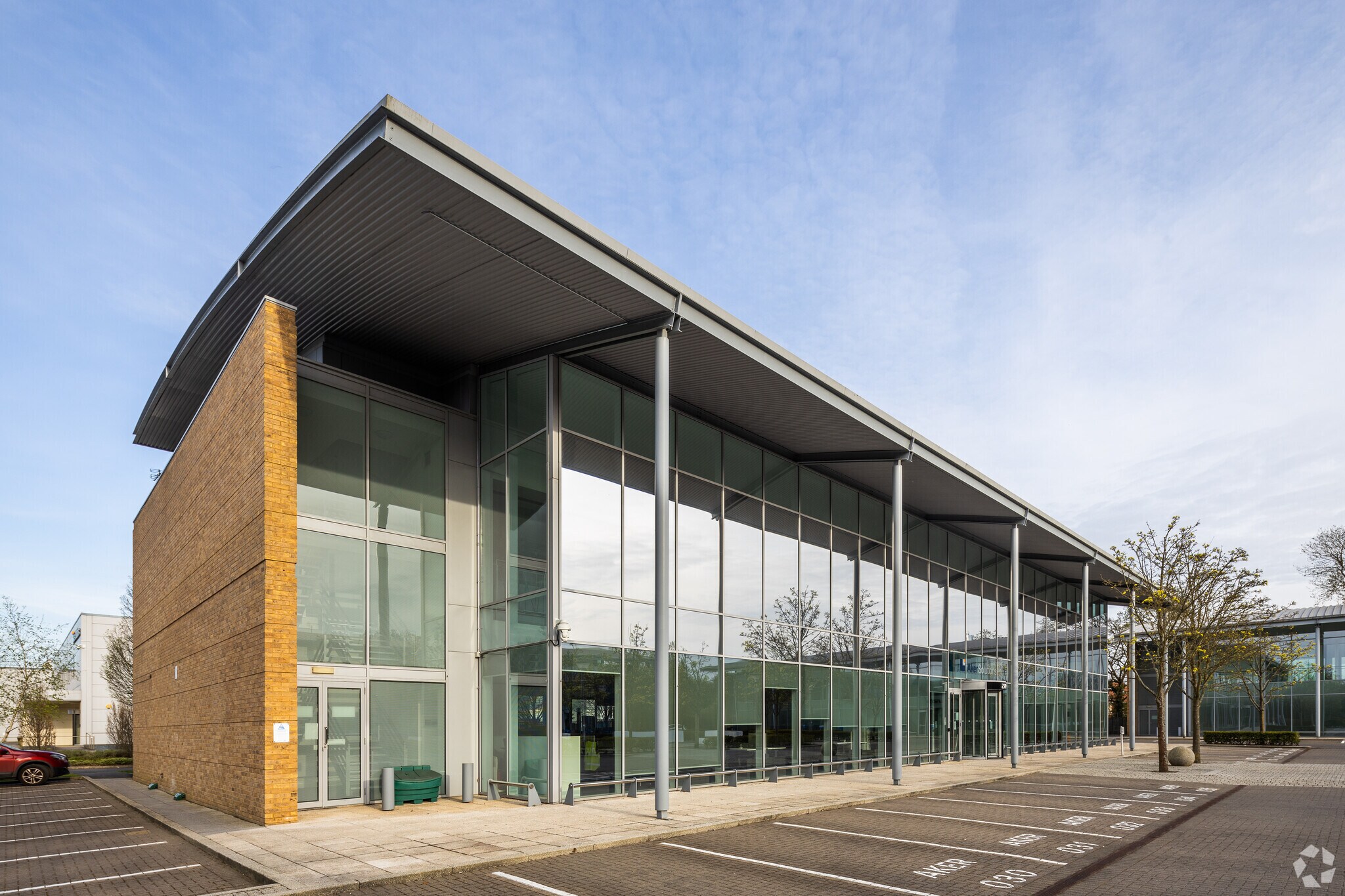 270 Wharfedale Rd, Wokingham for sale Primary Photo- Image 1 of 1