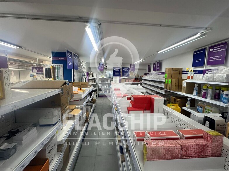 Retail in Paris for sale - Interior Photo - Image 1 of 8