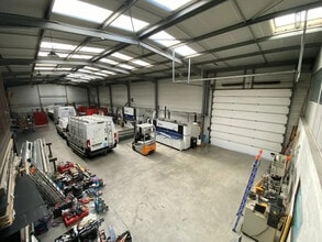 Light Industrial in Mios for sale Interior Photo- Image 1 of 10