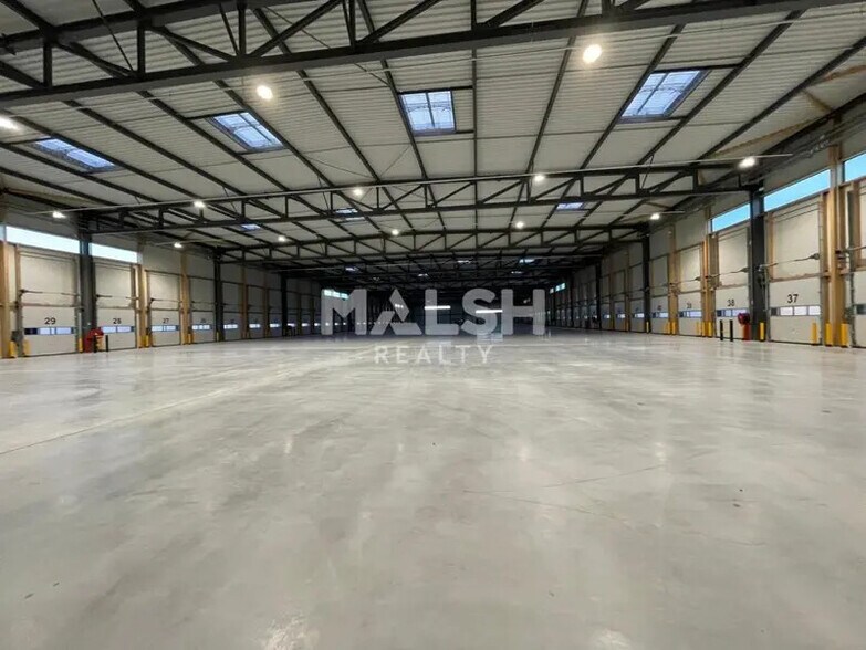 Industrial in Colombier-Saugnieu to rent - Building Photo - Image 3 of 25