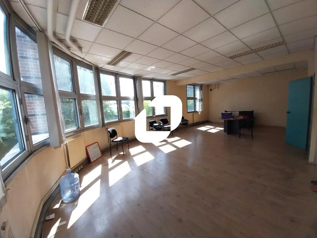 Office in Villiers-sur-Marne to rent Building Photo- Image 1 of 10