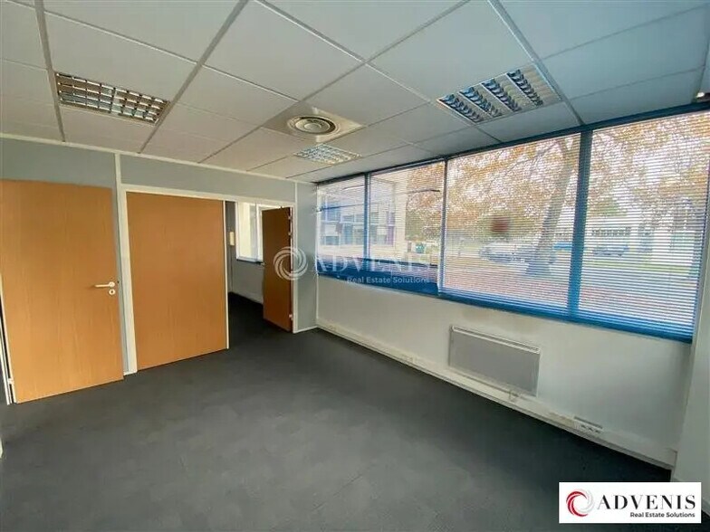 Office in Mérignac to rent - Interior Photo - Image 3 of 11