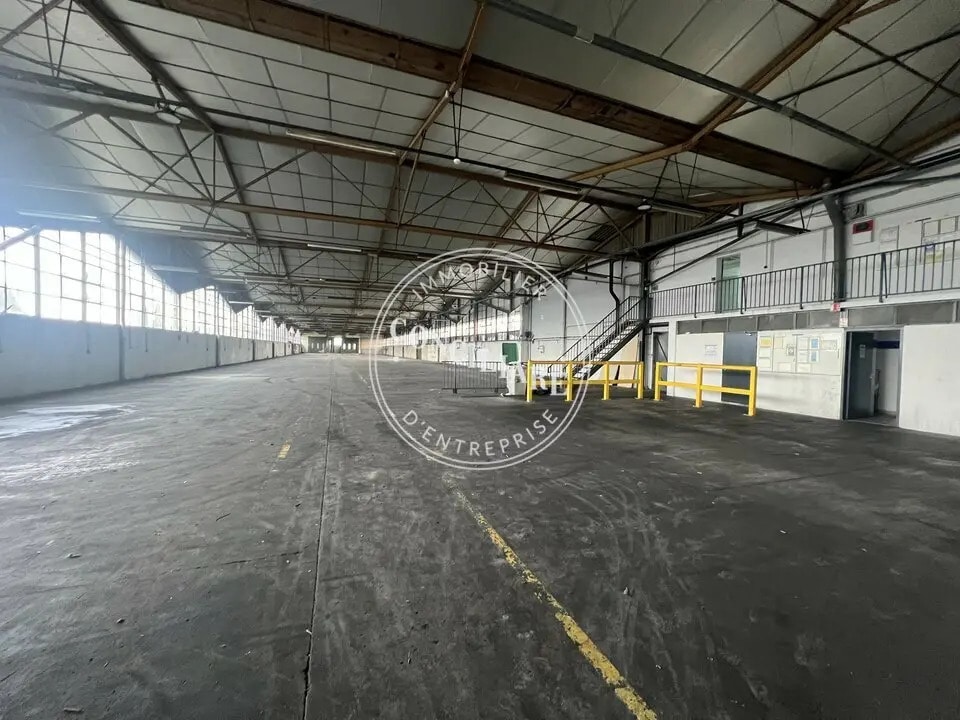 Location Entrepôt 2 000 m² - Photo 1