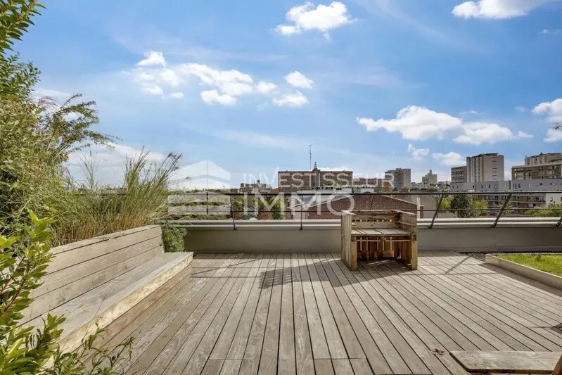Light Industrial in Ivry-sur-Seine to rent - Building Photo - Image 1 of 6