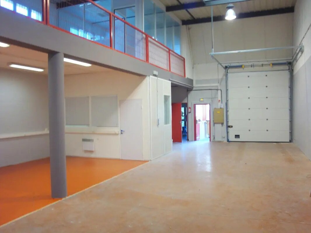 Office in Conflans-Sainte-Honorine to rent Building Photo- Image 1 of 7