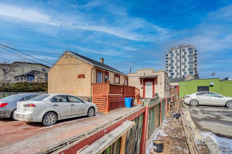 434 Meredith Rd NE, Calgary, AB for sale - Building Photo - Image 1 of 10