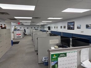 2 Lukens Dr, New Castle, DE to rent Building Photo- Image 1 of 6