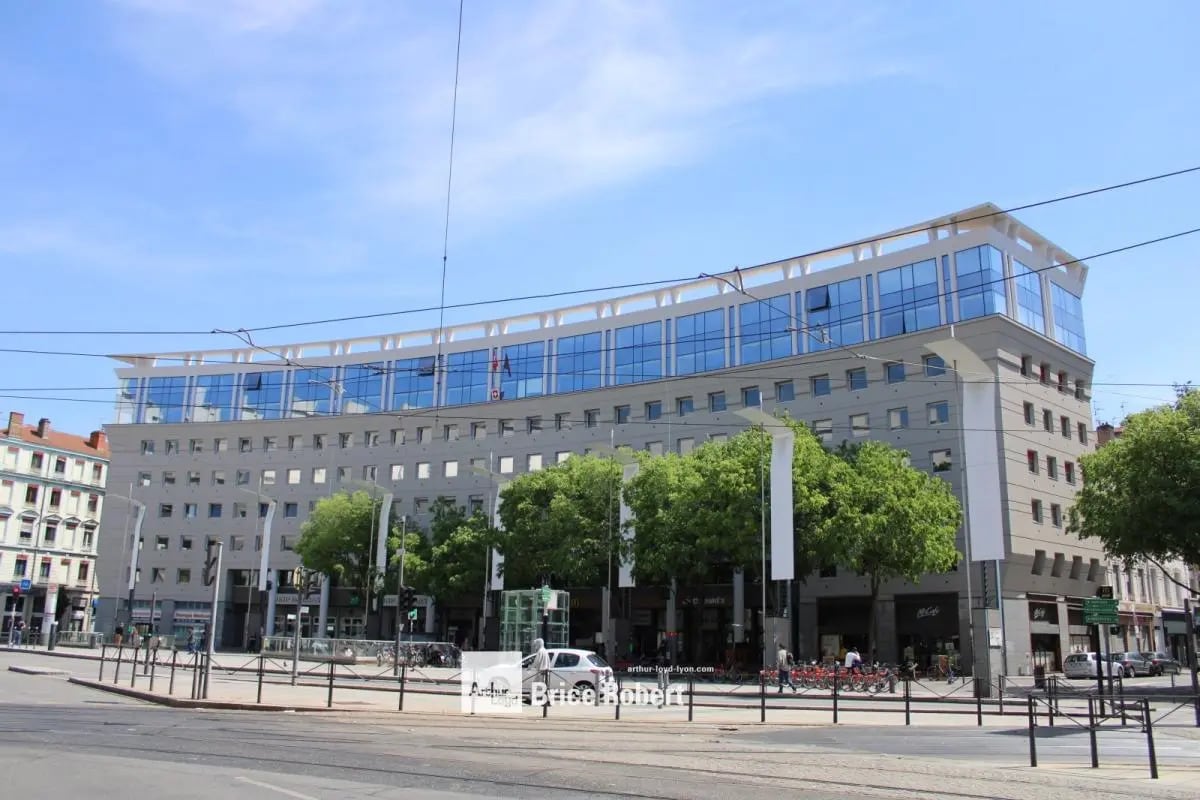 3-6 Place Charles Hernu, Villeurbanne to rent Building Photo- Image 1 of 6