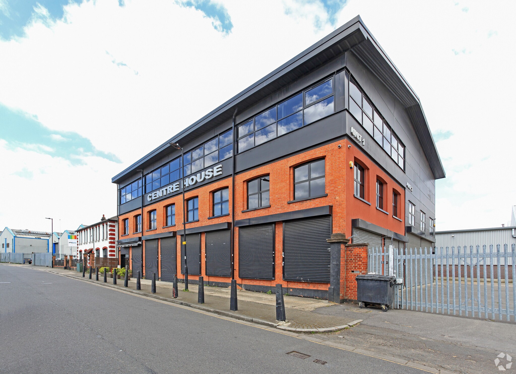 St Leonards Rd, London for sale Primary Photo- Image 1 of 1