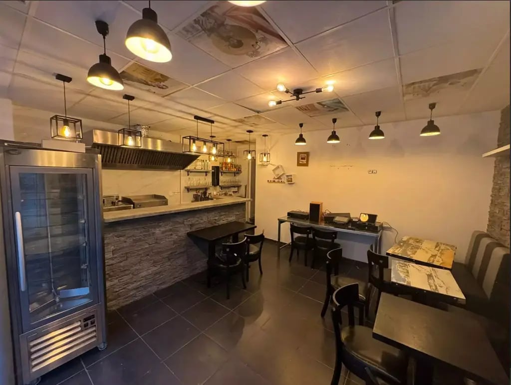 Retail in Paris to rent Building Photo- Image 1 of 3