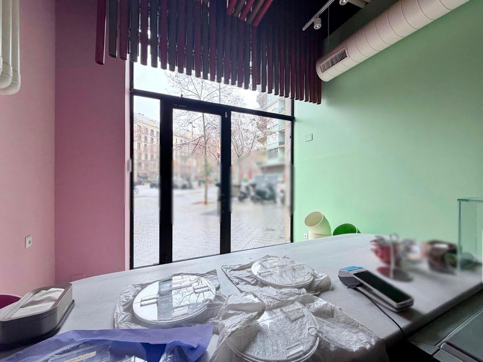 Retail in Barcelona, Barcelona to rent Interior Photo- Image 1 of 9