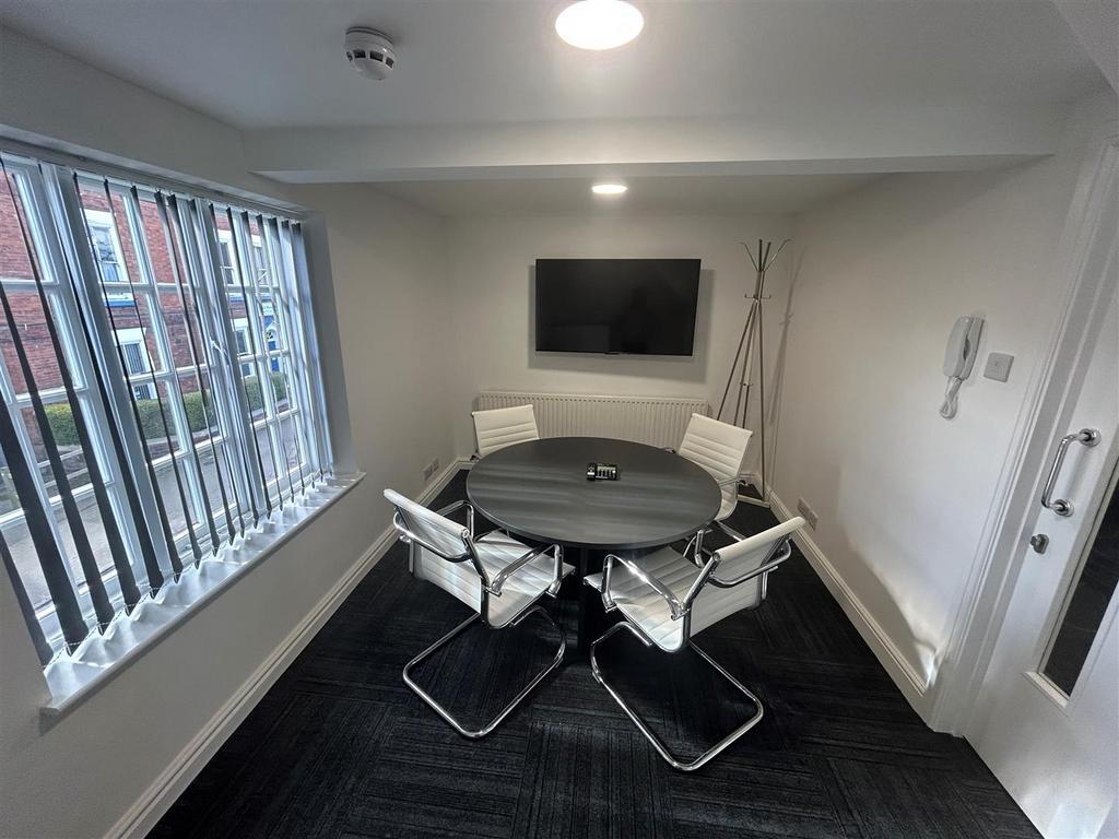 38-40 High St, Leicester to rent Interior Photo- Image 1 of 4