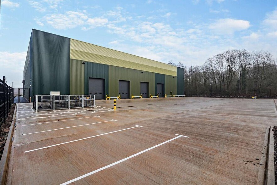 Meaford Rd, Stone to rent - Building Photo - Image 3 of 10