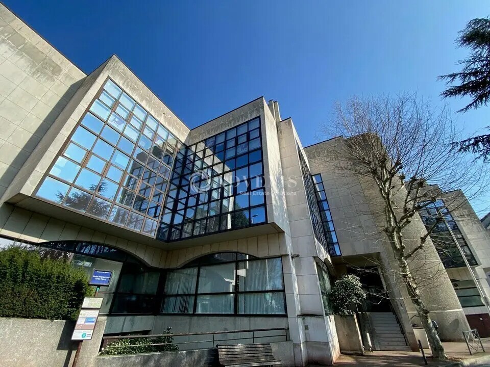 Office in Nogent-sur-Marne to rent Building Photo- Image 1 of 12