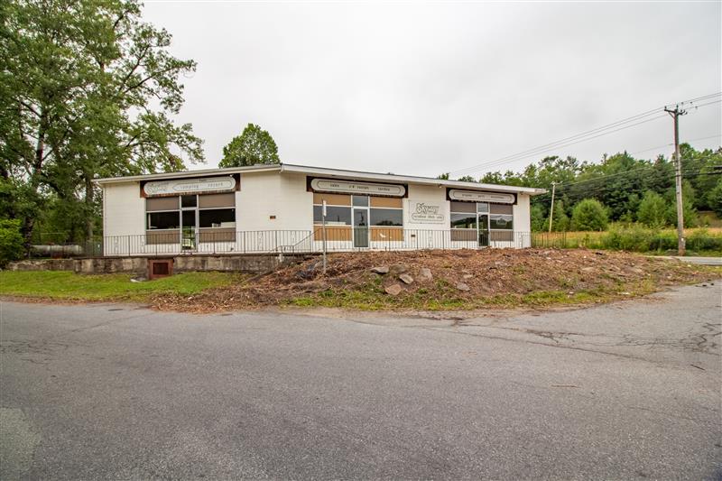 7031 State Route 52, Greenfield Park, NY for sale - Primary Photo - Image 1 of 14