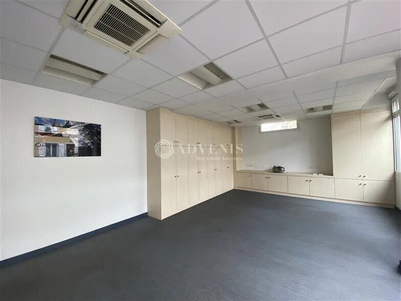 Office in Montrouge to rent - Interior Photo - Image 2 of 6
