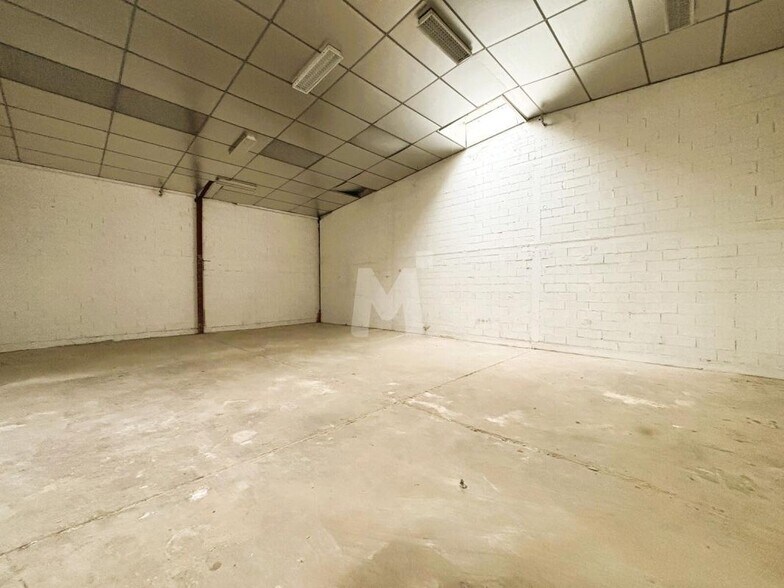 Light Industrial in Saint-Michel-sur-Orge to rent - Interior Photo - Image 2 of 8