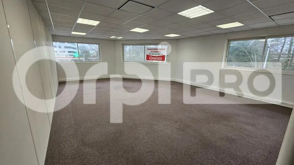 Office in Pessac to rent Interior Photo- Image 1 of 6