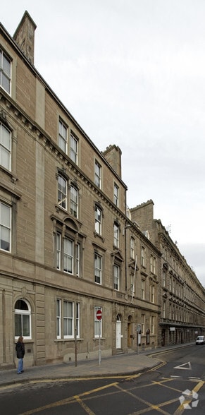 27 Bank St, Dundee to rent - Primary Photo - Image 1 of 5
