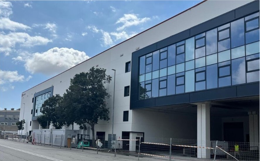 Industrial in L'Hospitalet de Llobregat, Barcelona to rent - Building Photo - Image 3 of 6