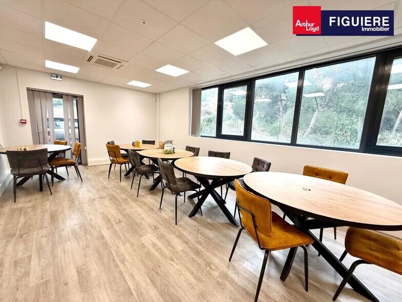 Office in Vitrolles to rent - Building Photo - Image 3 of 17