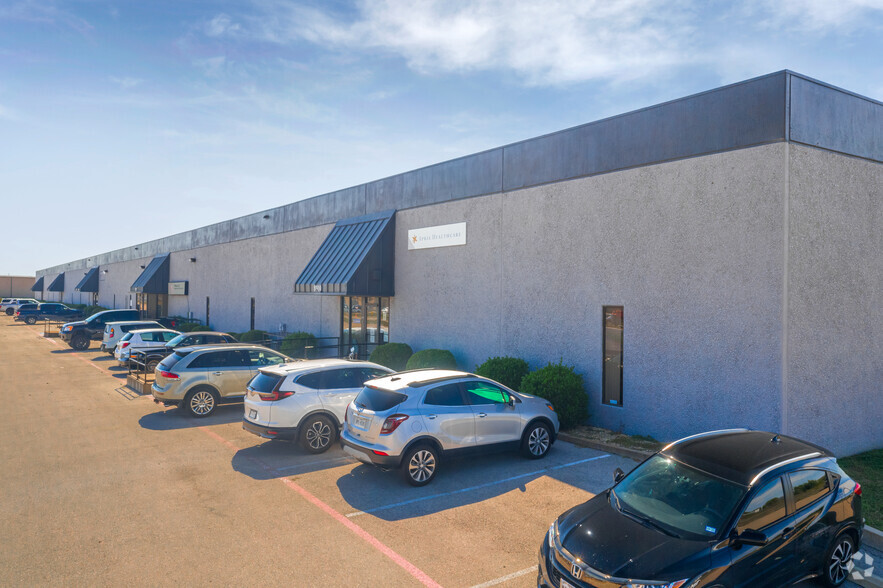 8900-8936 Oak Grove Rd, Fort Worth, TX for rent - Building Photo - Image 2 of 3