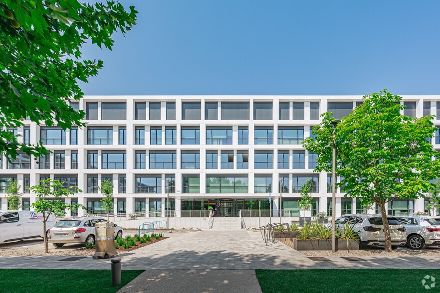 Camino Cerro de los Gamos, 1, Pozuelo de Alarcón, Madrid to rent - Building Photo - Image 2 of 4