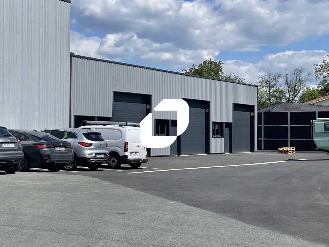Light Industrial in Saint-Aubin-de-Médoc to rent Building Photo- Image 1 of 20