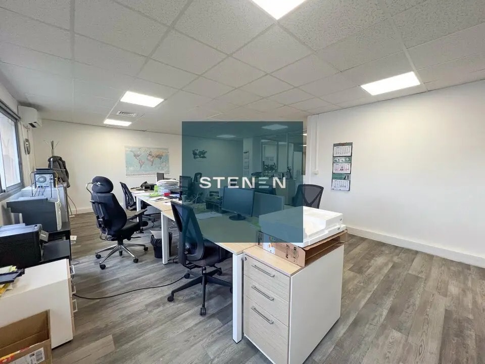 Location Bureaux 101 m² - Photo 1
