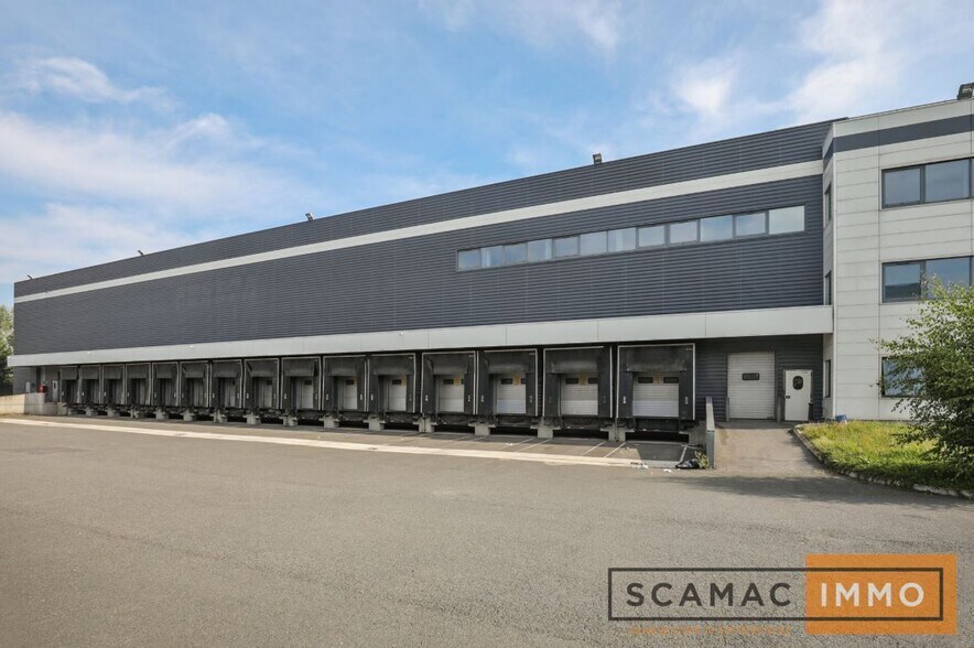 Industrial in Chilly-Mazarin to rent - Building Photo - Image 2 of 9