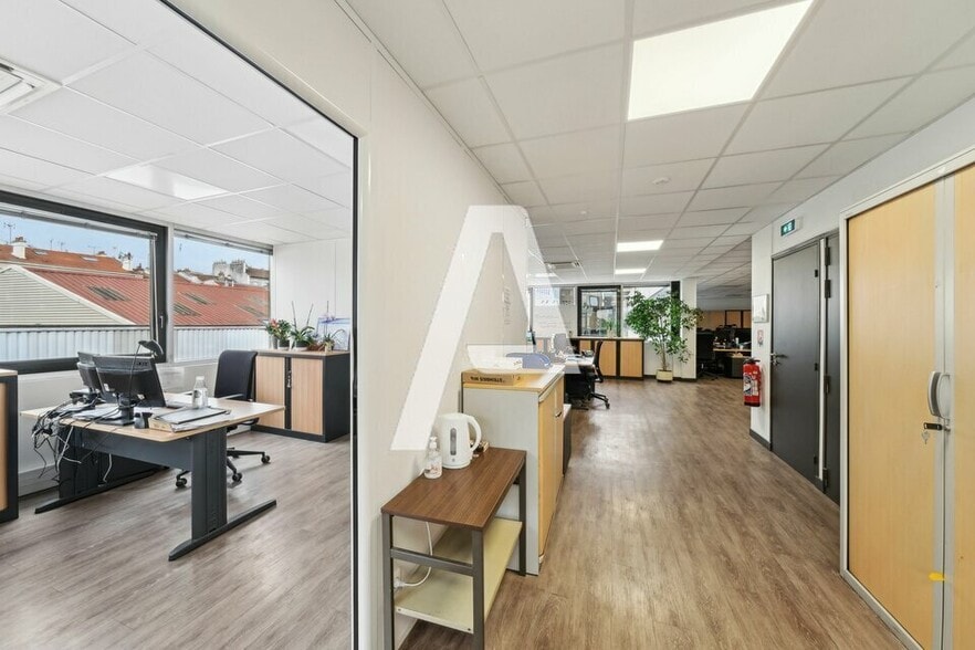 94 Rue Victor Hugo, Ivry-sur-Seine to rent - Interior Photo - Image 2 of 6