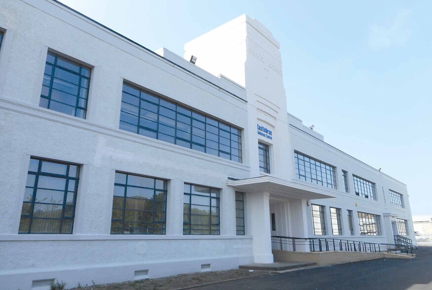 40 Peffer Pl, Edinburgh to rent - Building Photo - Image 2 of 11