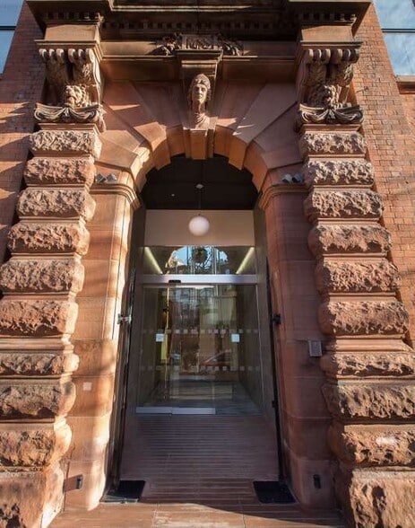 40 Linenhall St, Belfast to rent - Building Photo - Image 2 of 6