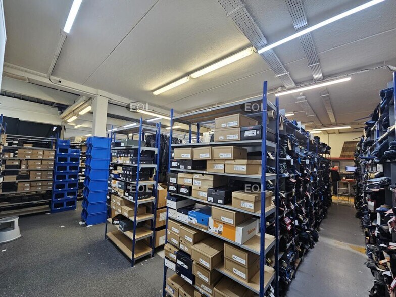 Industrial in Ivry-sur-Seine to rent - Building Photo - Image 2 of 13