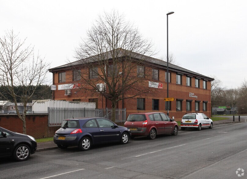 Southway Dr, Bristol to rent - Building Photo - Image 3 of 3
