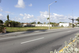 890 Pembroke Rd, Hallandale, FL for sale Primary Photo- Image 1 of 1