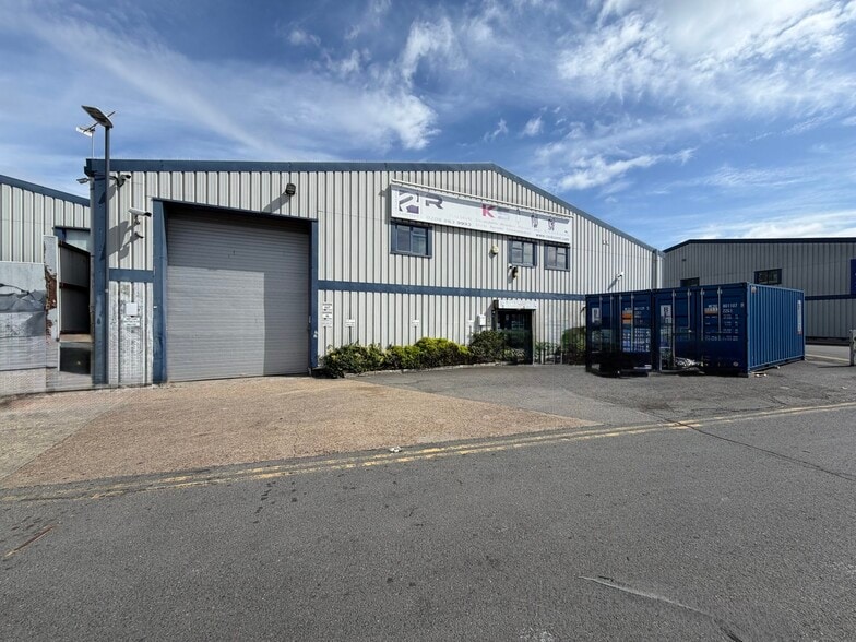 2A Neptune Rd, Harrow to rent - Building Photo - Image 3 of 8