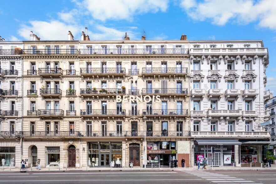 44 Boulevard De Strasbourg, Toulon to rent - Building Photo - Image 2 of 15