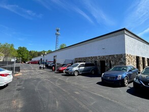 7525 Pence Rd, Charlotte, NC for rent Building Photo- Image 1 of 3