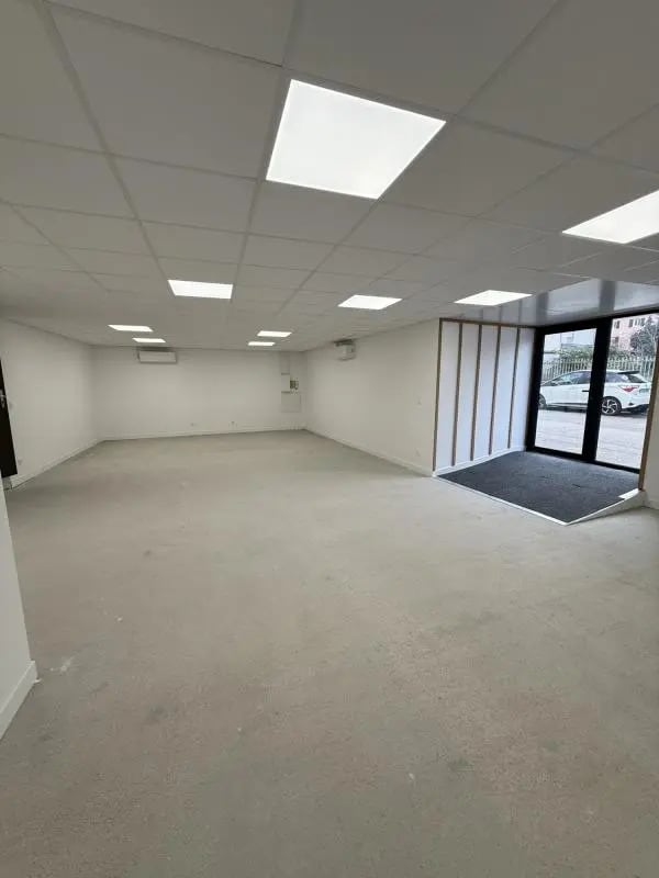 Location Commerce 70 m²