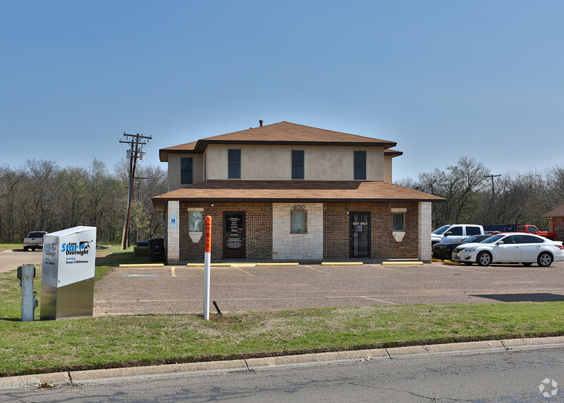 400 N Ridgeway Dr, Cleburne, TX for rent - Building Photo - Image 3 of 13