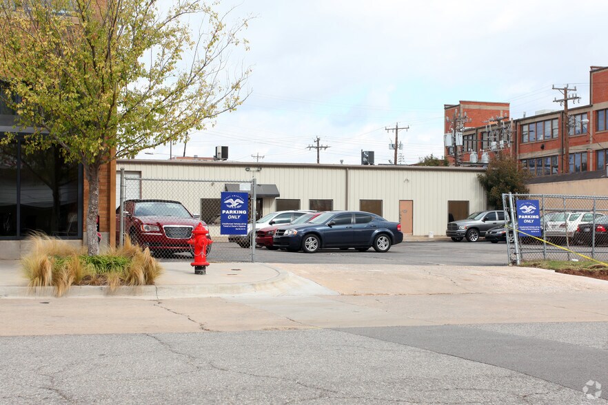 117 NW 8th St, Oklahoma City, OK for rent - Primary Photo - Image 1 of 2