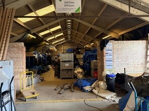 Units 1-3 Gate Street Yard, Guildford to rent Interior Photo- Image 2 of 3