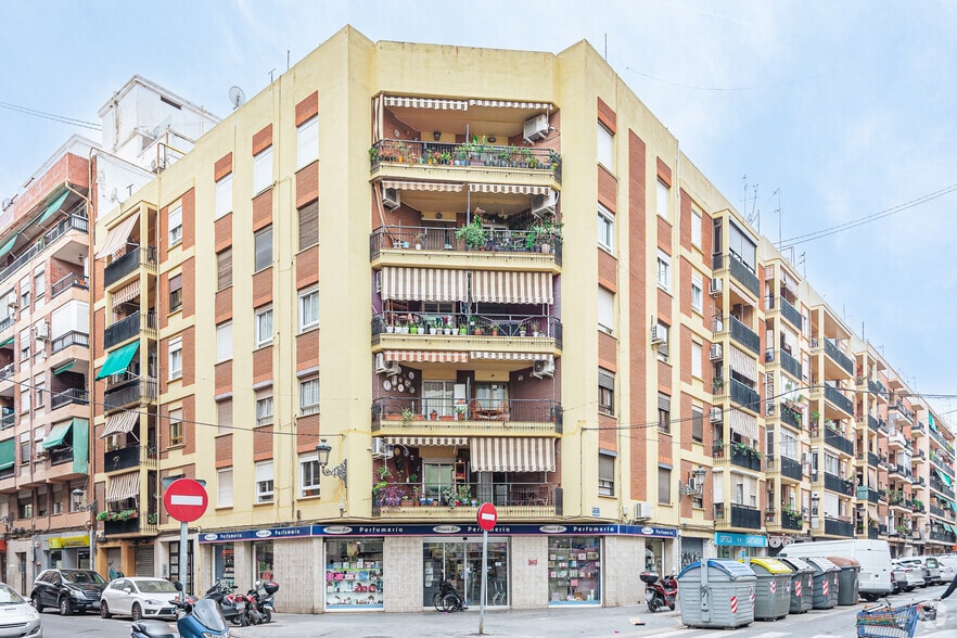 Build-to-Rent in València, Valencia for sale - Primary Photo - Image 1 of 3