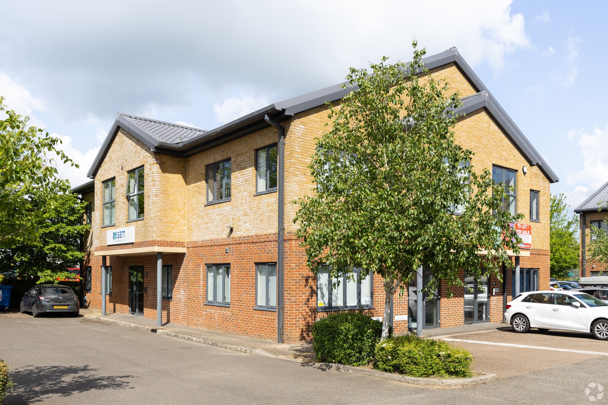 139 Faraday Rd, Crawley for sale Building Photo- Image 1 of 1