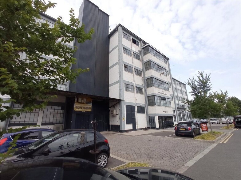 Princess Margaret Rd, Tilbury to rent - Building Photo - Image 1 of 7